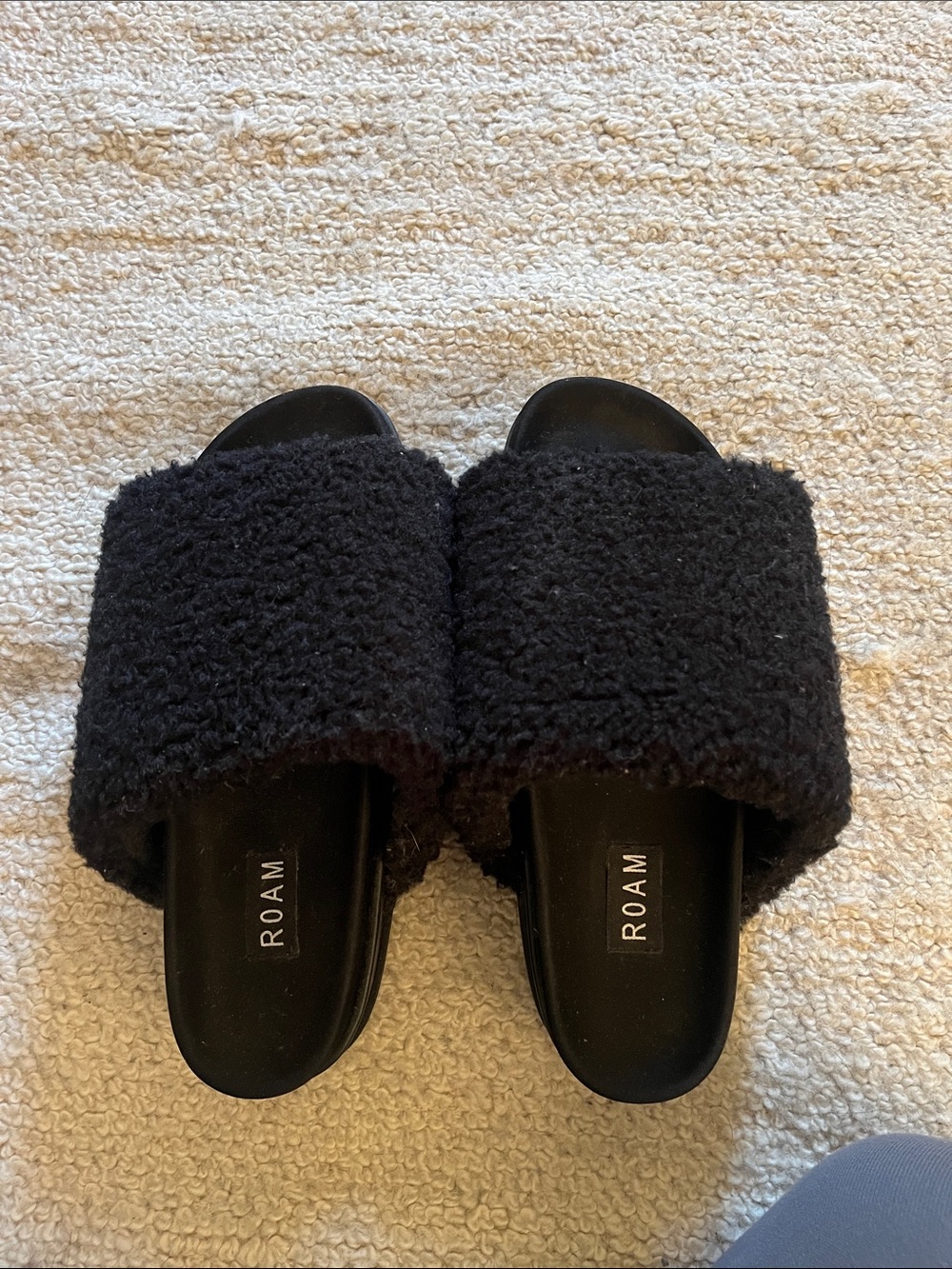 ROAM Black Plush Sherpa Slide Slippers